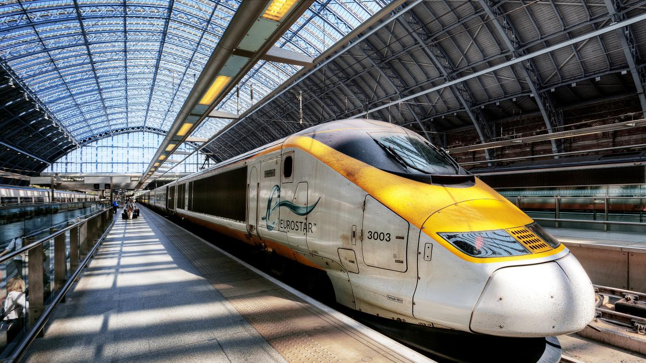 Eurostar train paris france travel london nord gare du connecting